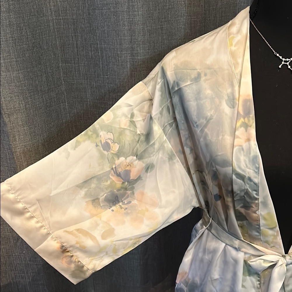 Jenny Yoo Cream and Green Kimono Robe with Tie Belt - Picture 3 of 4